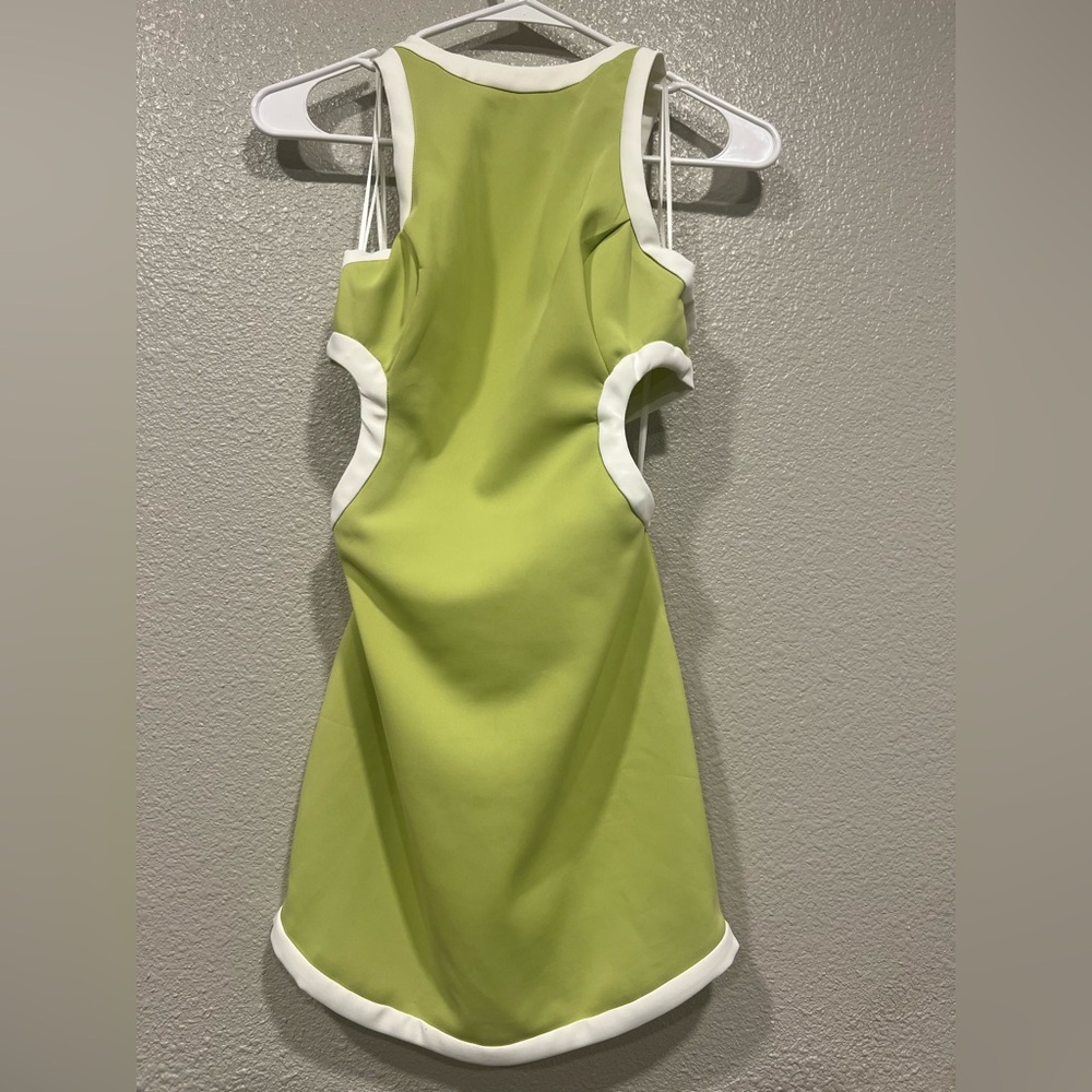 SLEEVELESS CONTRAST TRIM SIDE CUT-OUT MINI DRESS IN SUNNY LIME - Picture 3 of 4